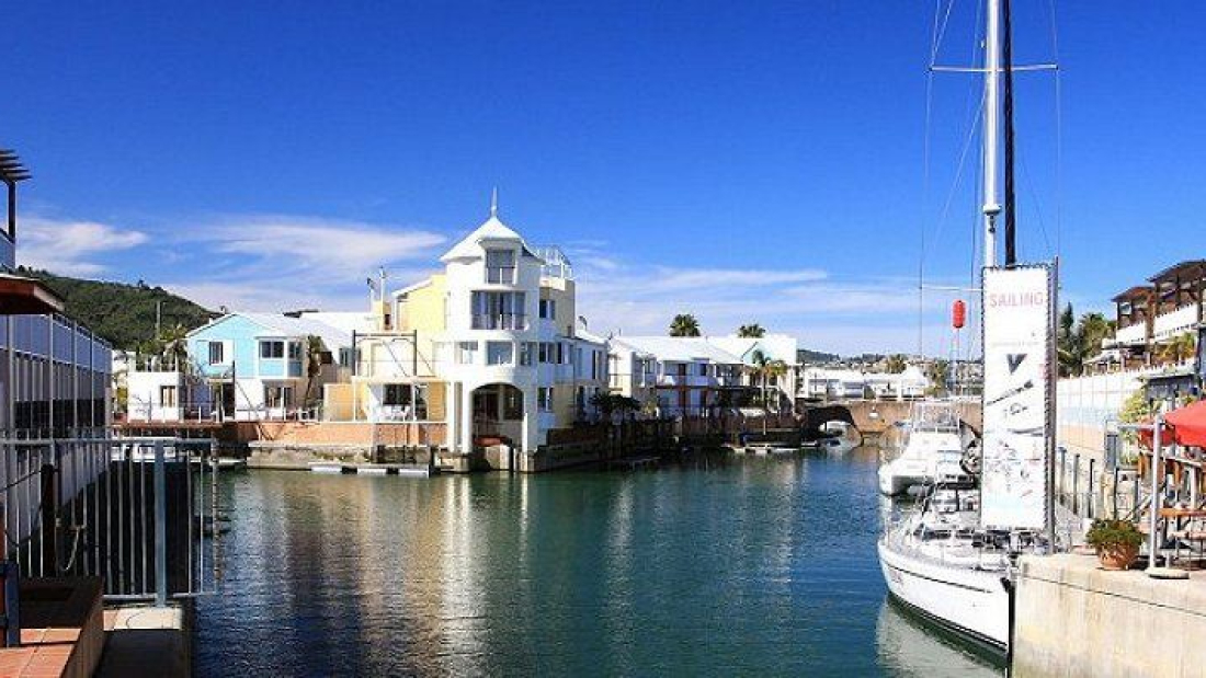 knysna harbour and knysna quays